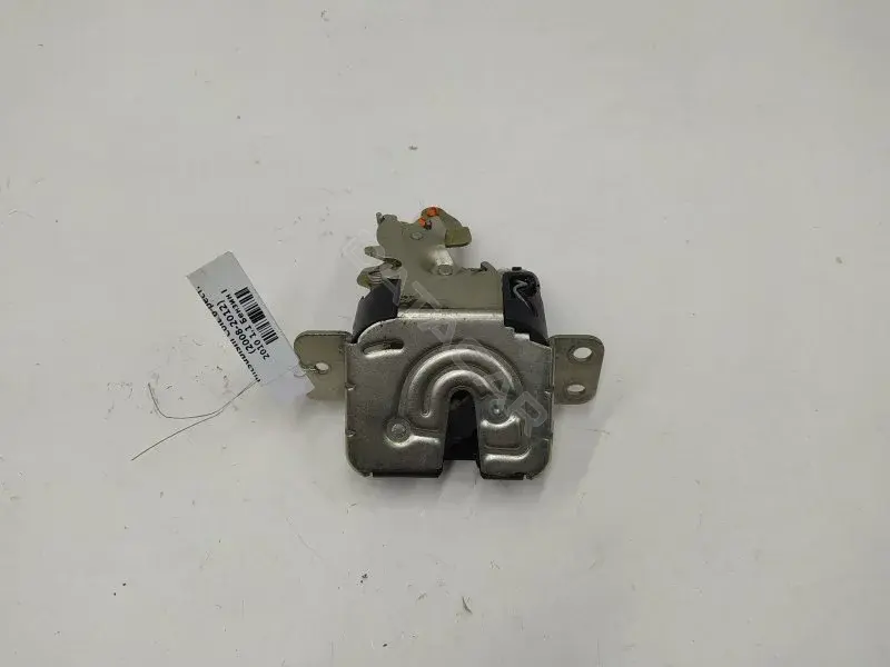 Замок крышки багажника MR959188