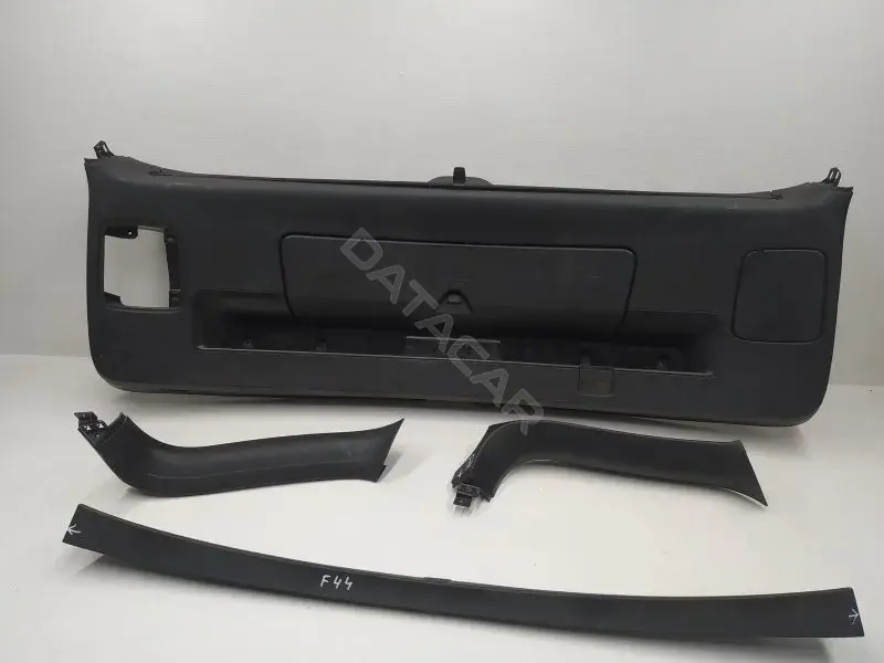 Пластик багажника 4L0867973A