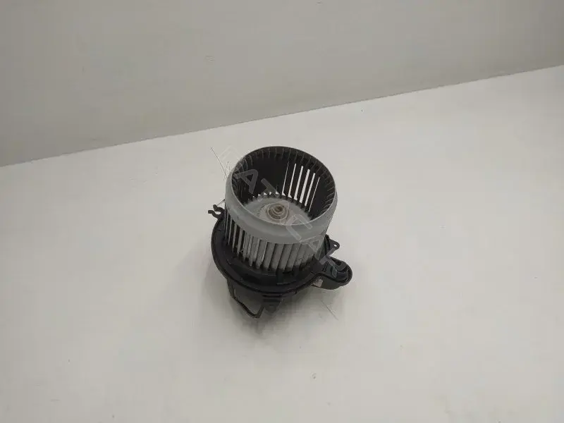 Моторчик печки 5R5833500