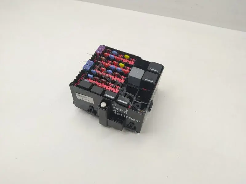 Блок предохранителей 8V5114A073AA
