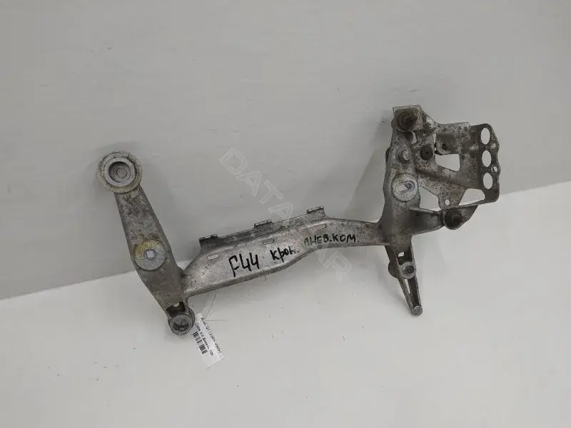 Кронштейн компрессора пневмоподвески 7L0616879