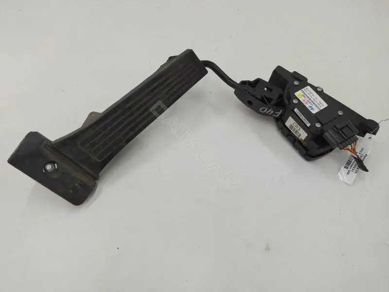 Педаль газа HIL0528A2S900