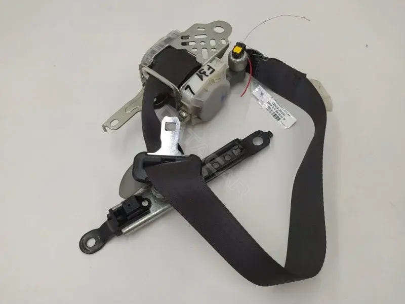 Ремень безопасности 7Q8970P