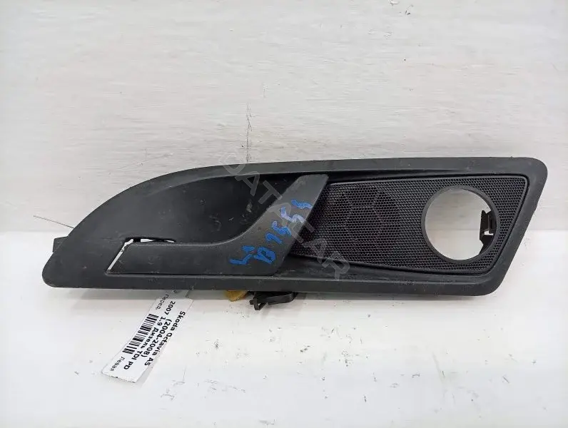 Ручка двери 1Z0837247