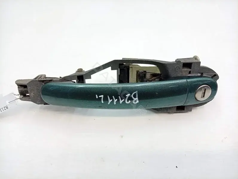Ручка двери 3B0837885