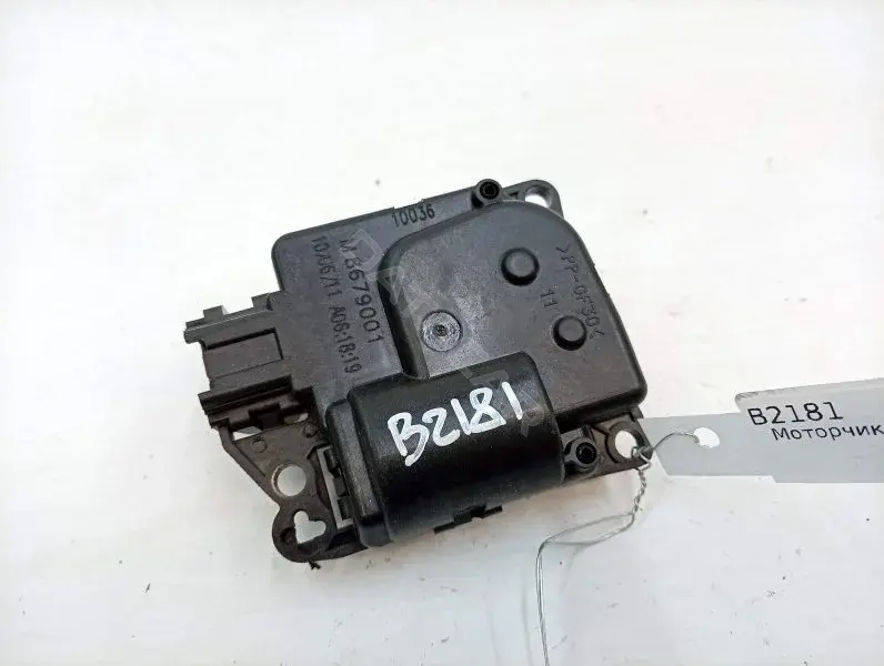 Мотор заслонки печки M8679001