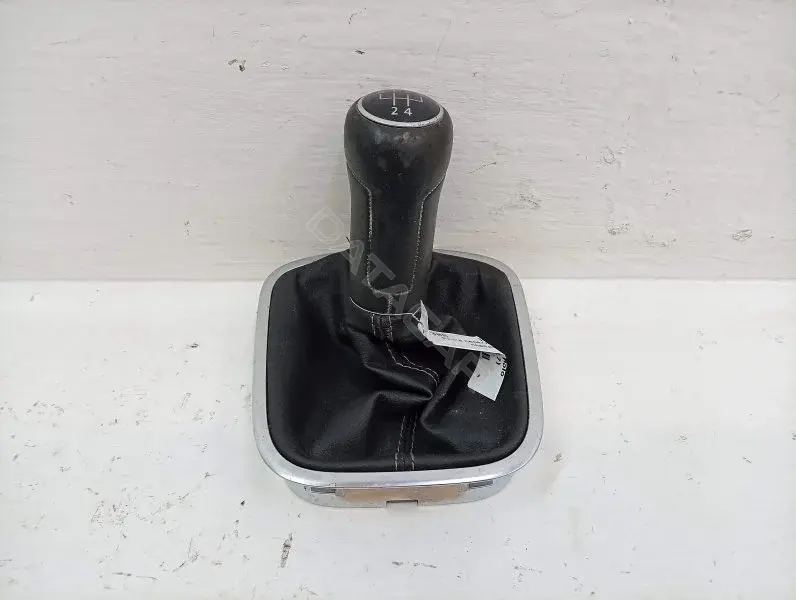 Ручка КПП 6R0711113M