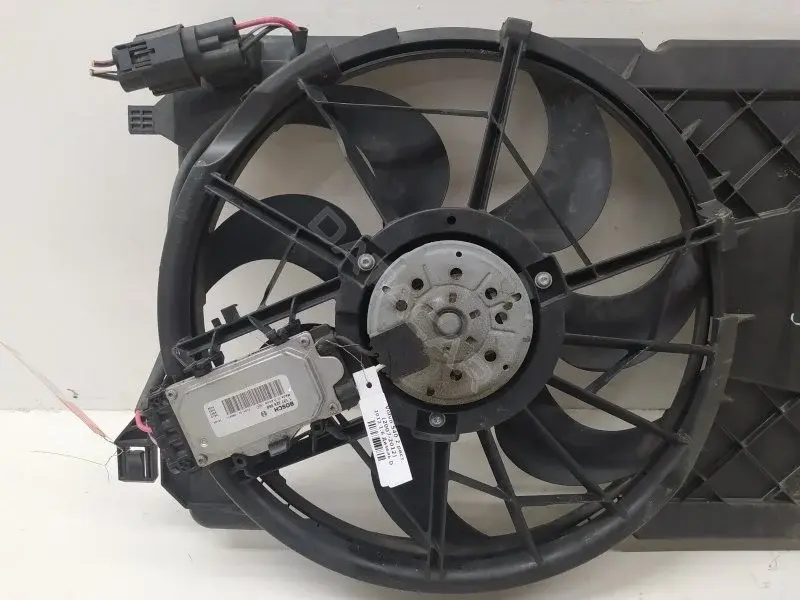 Кронштейн вентилятора радиатора 3M5H8C607RJ