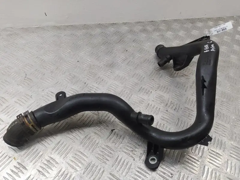 Патрубки системы охлаждения 13111683
