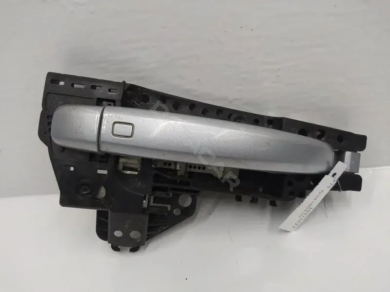 Ручка двери 8T0837886