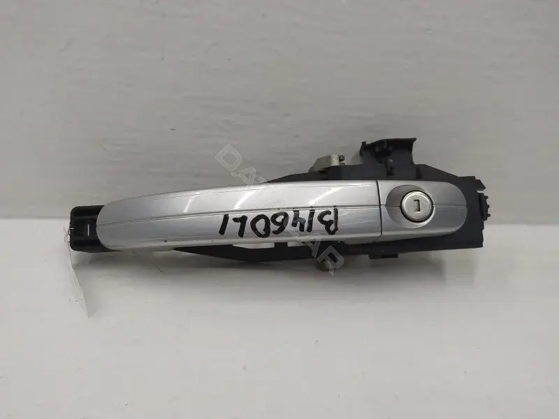 Ручка двери 3M51R224A37