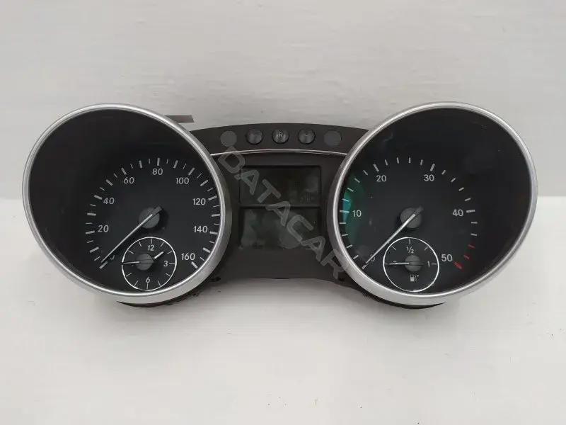 Панель приборов A1645404247