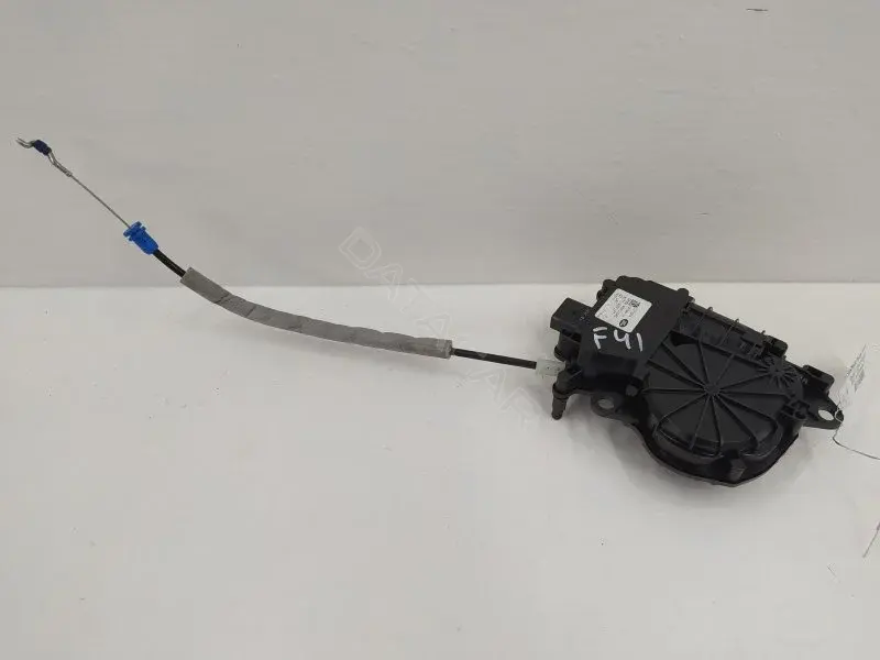 Замок крышки багажника DK62404C10AC