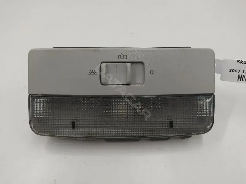 Плафон освещения салона 6L0947105A
