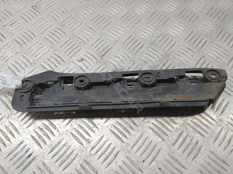 Кронштейн-направляющая бампера 1T0807936