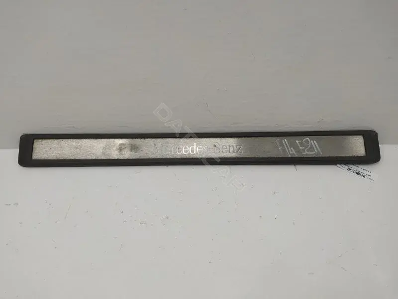 Накладка на порог A2116801435
