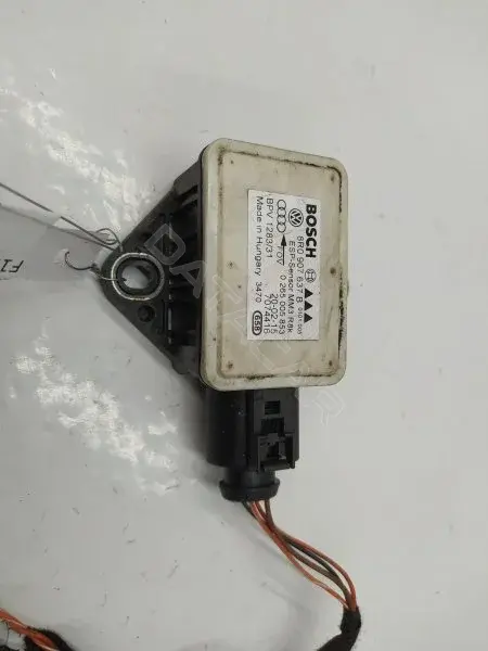 Датчик ускорения 8R0907637B
