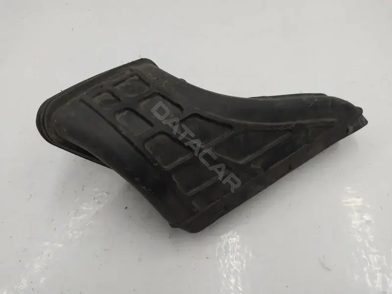 Воздухозаборник 8R0129739A