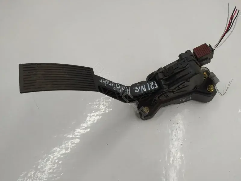 Педаль газа 18002EB400