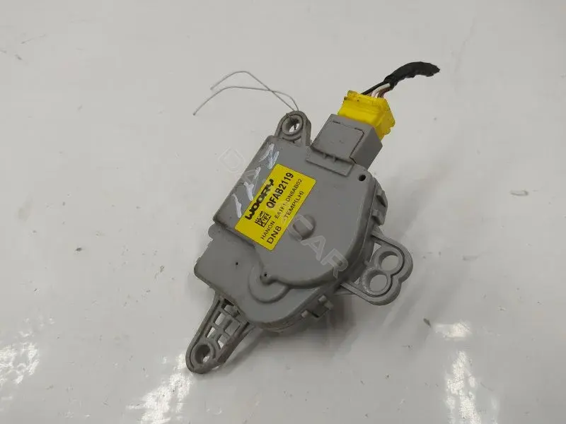 Мотор заслонки печки EA1F1DN8AB02