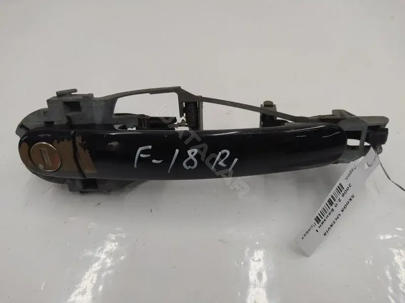 Ручка двери 1U0837886B