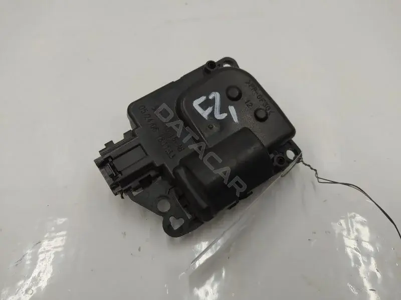 Мотор заслонки печки 5NEH19E616AB