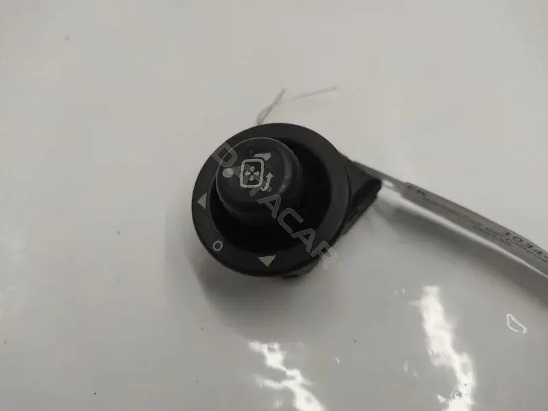 Джойстик регулировки зеркал YUF500030