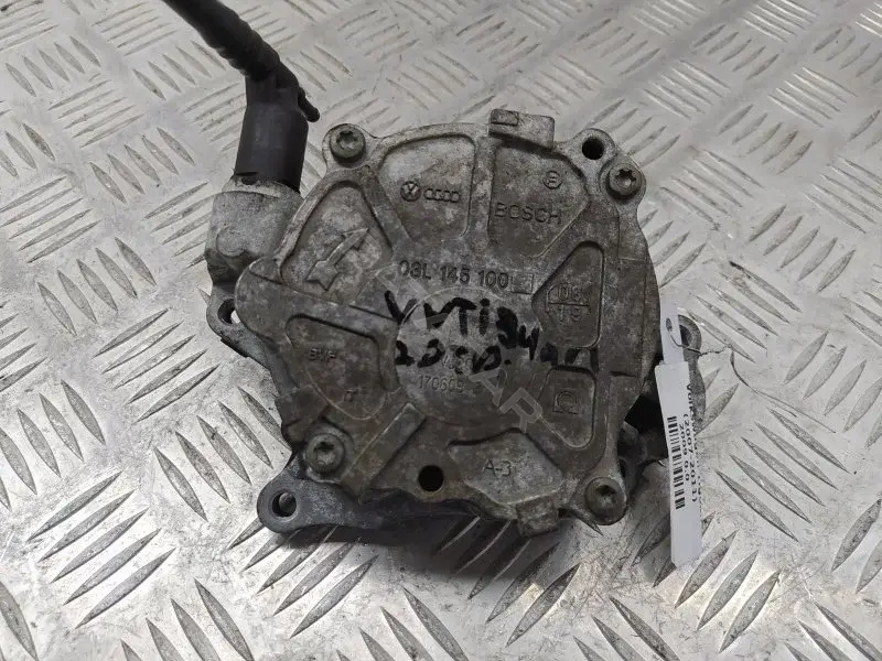 Вакуумный насос 03L145100A