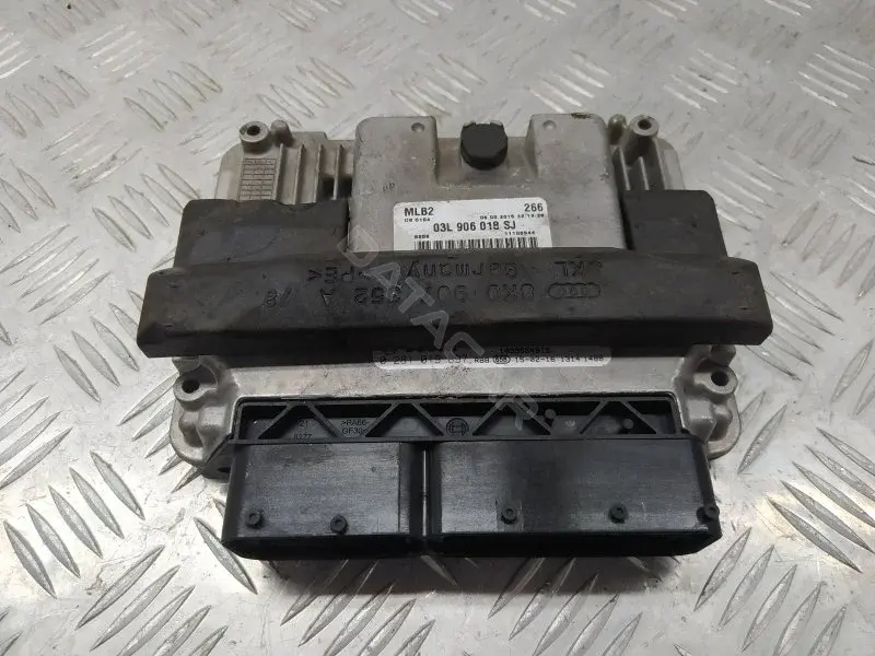 Блок управления двигателем 03L906018SJ
