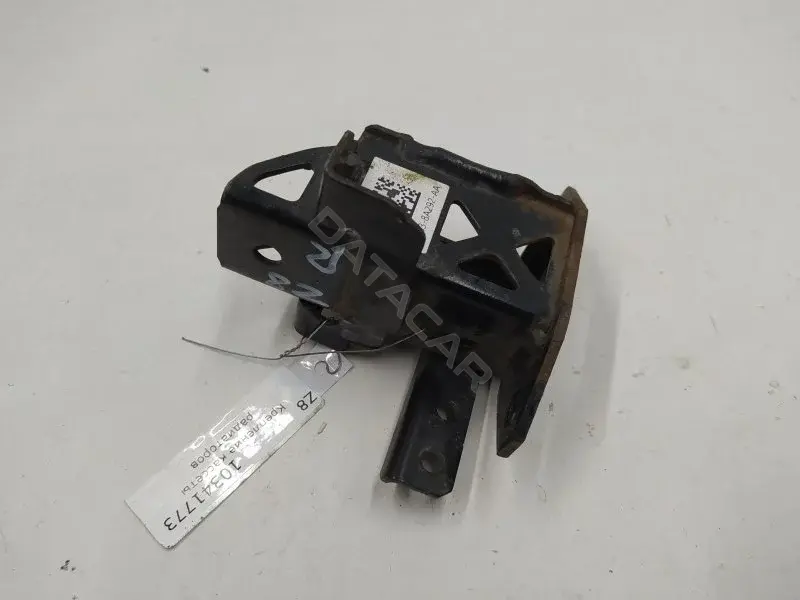 Крепление кассеты радиаторов HK838A292AA