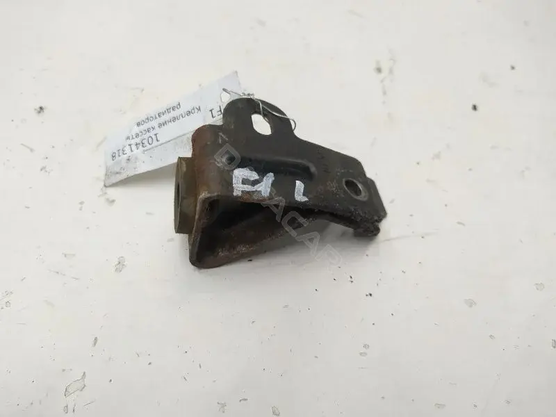 Крепление кассеты радиаторов 21542JD20B