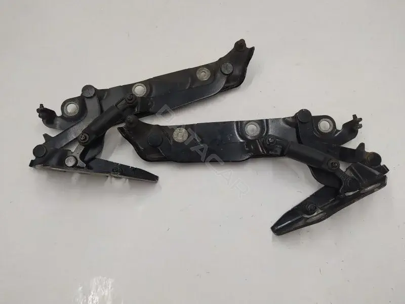Петля крышки багажника 8X2342701