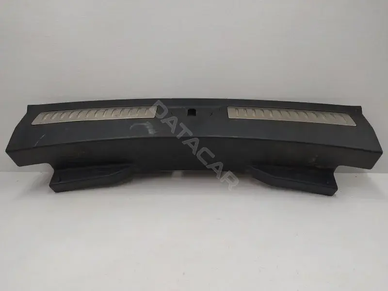 Пластик багажника J8A2406A64B