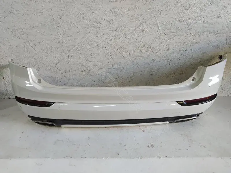 Задний бампер 10337922
