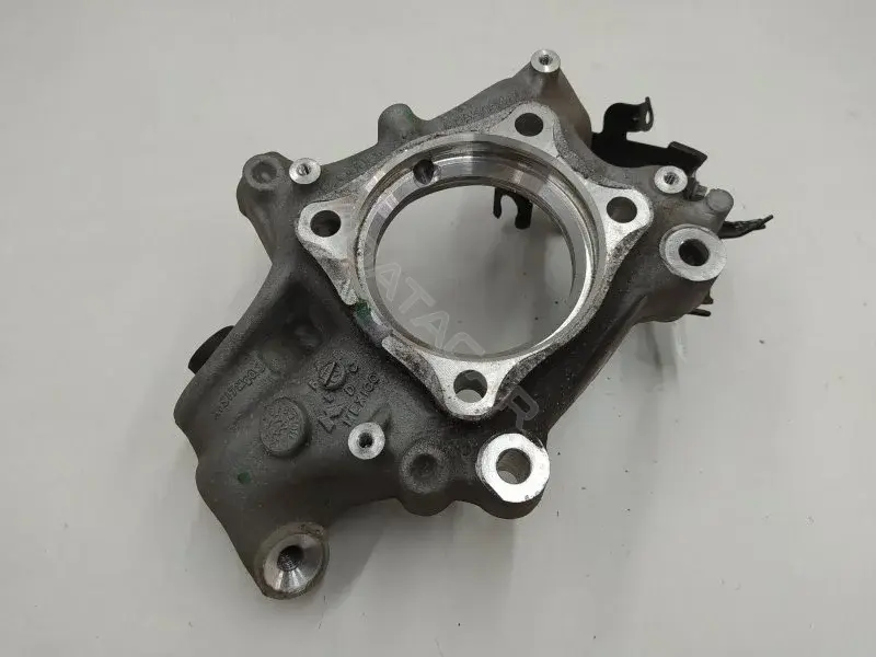 Поворотный кулак 80A505460B