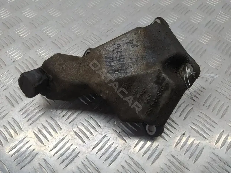 Кронштейн двигателя 8D0199307G