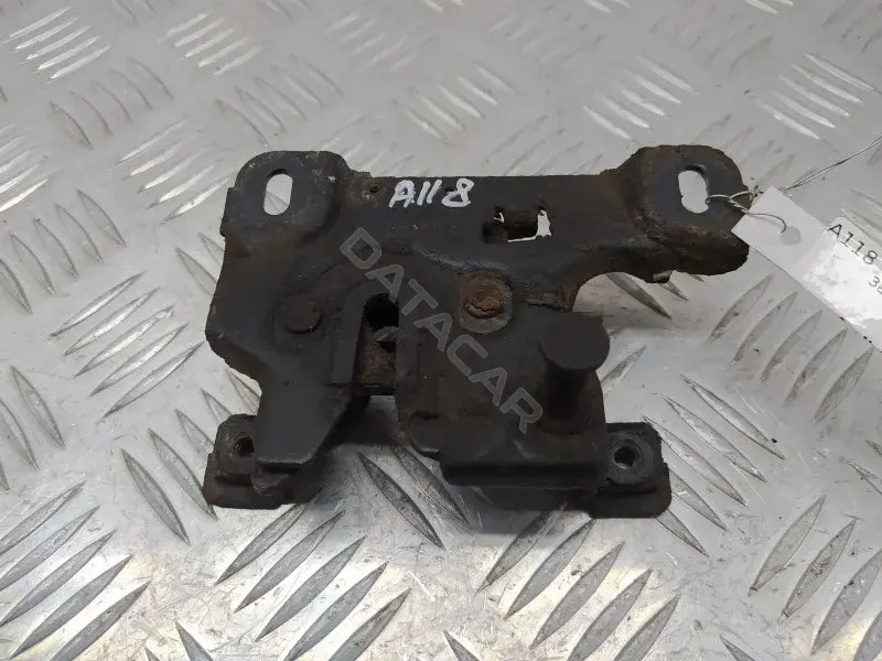 Замок капота 8D0823500