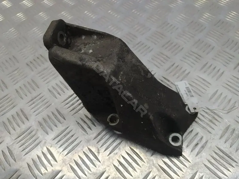 Кронштейн двигателя 8D0199307L