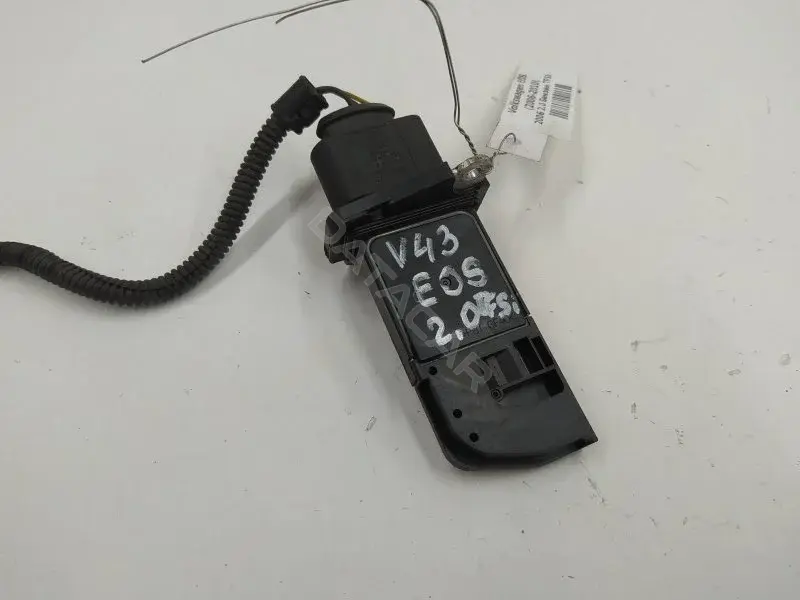 Расходомер воздуха 06F906461A