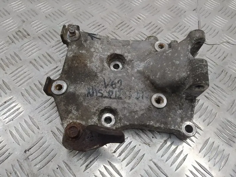Кронштейн компрессора кондиционера 11910BM700