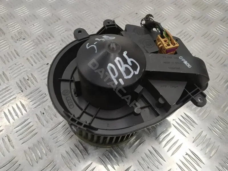 Моторчик печки 8D1820021