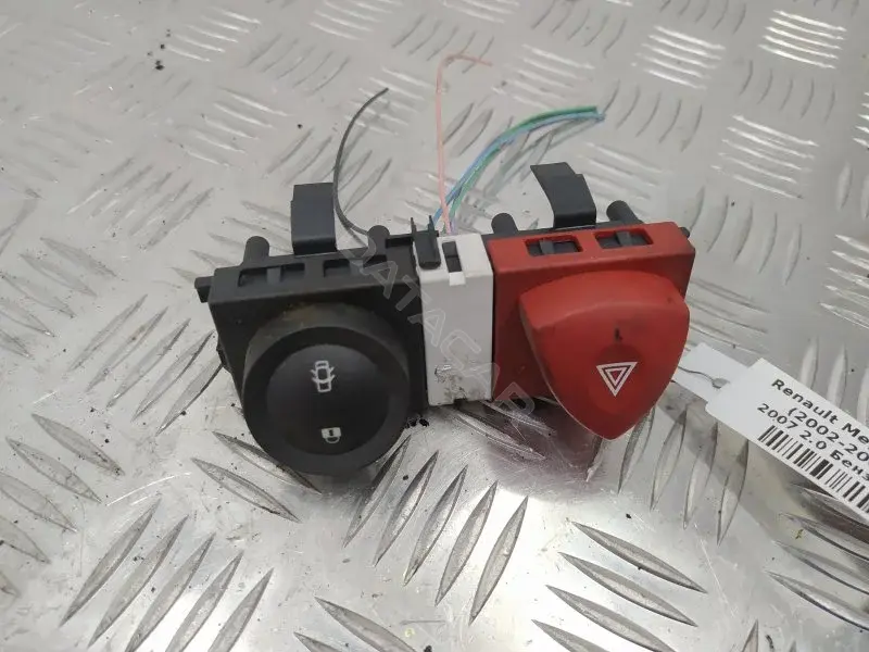 Кнопка аварийки 8200407415