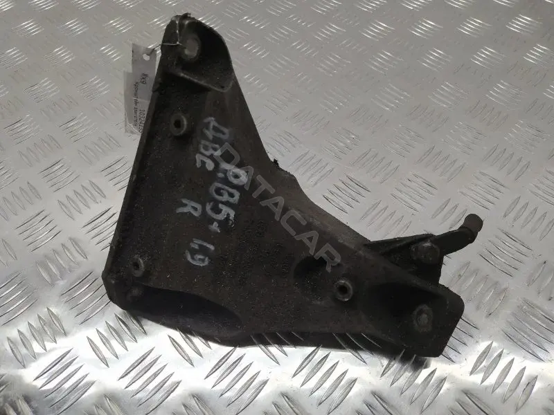 Кронштейн двигателя 8D0199308AG