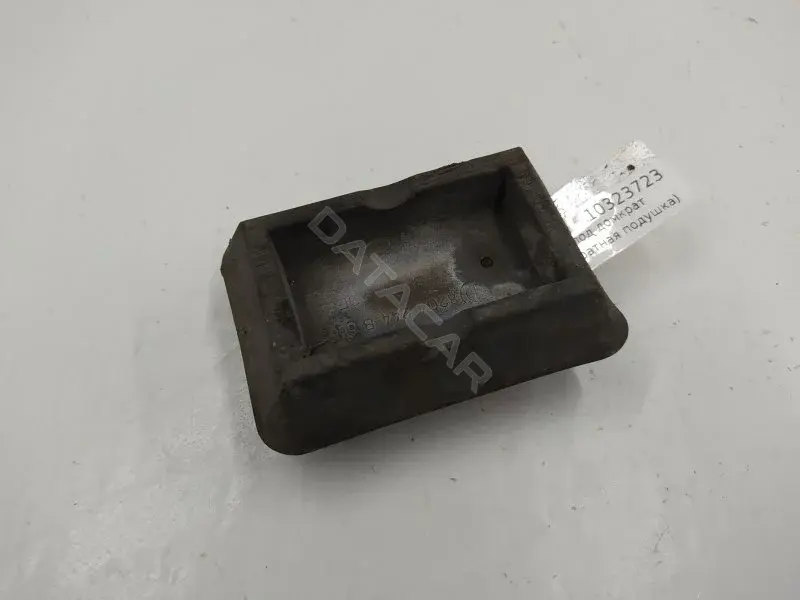 Заглушка домкрата 8204244B