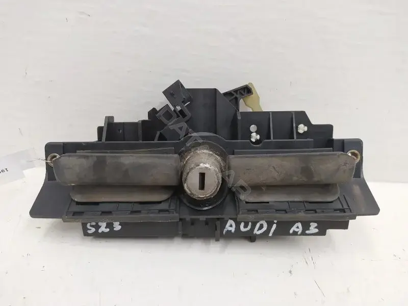 Ручка крышки багажника 8D9827565HJ4B0827565HJ