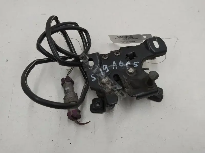 Замок капота 8L0823509E
