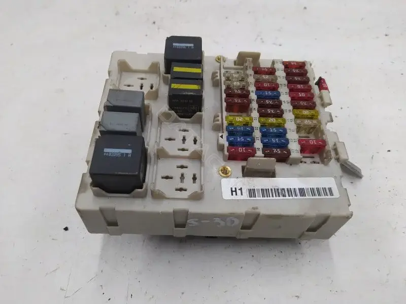Блок предохранителей 2M5T14A03E