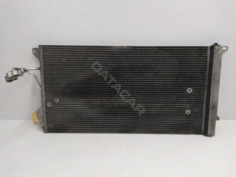 Радиатор кондиционера 7L0820411F