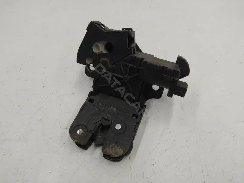 Замок крышки багажника 8P4827505C