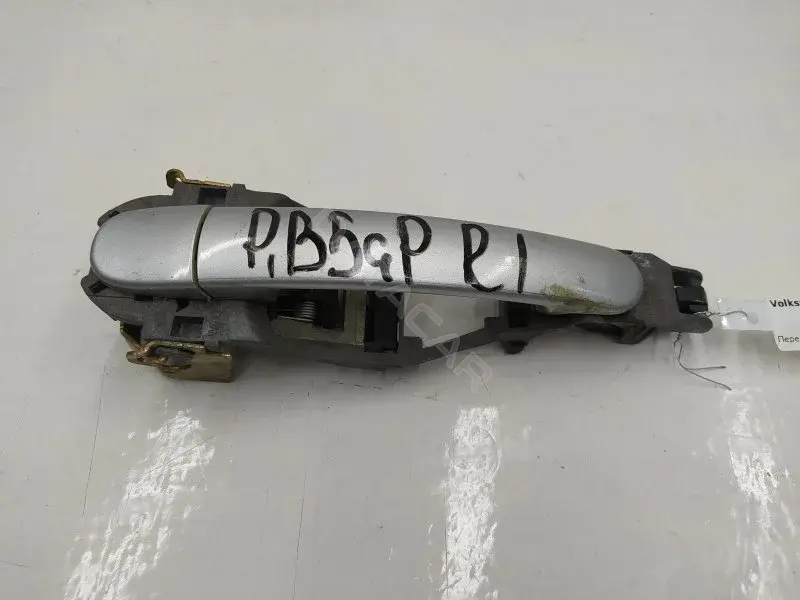 Ручка двери 3B0837886